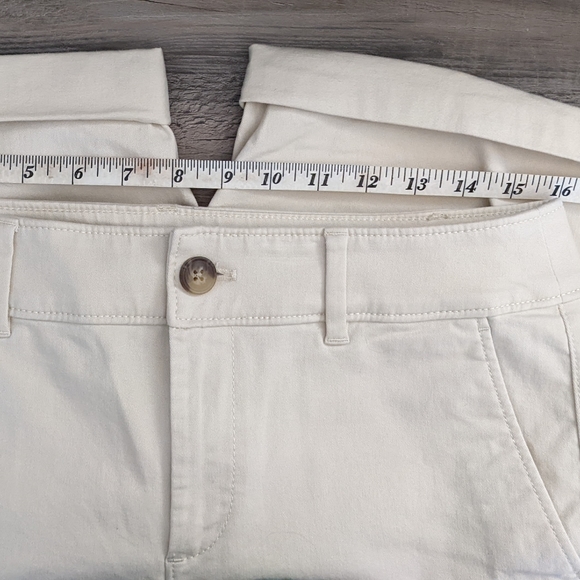 Loft Outlet, Women's 6, Bermuda Short, Cream/Light Tan - Picture 3 of 10